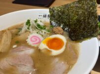 豚骨ラーメン 博多一豚軒 とんこつラーメン　白